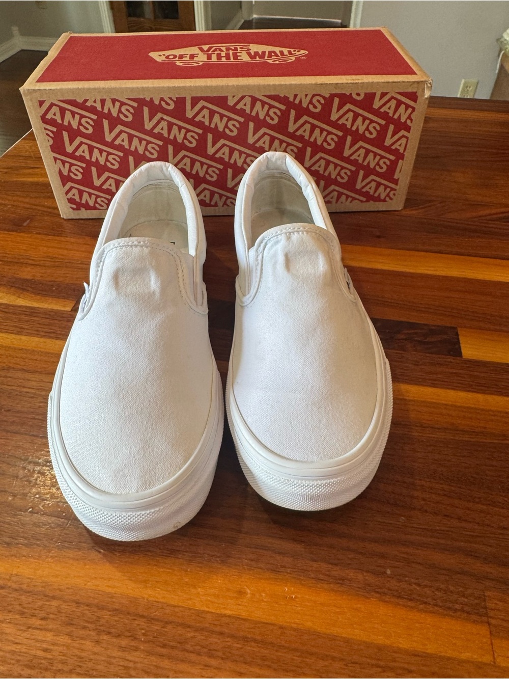 Women’s Vans White canvas slip on size 8
